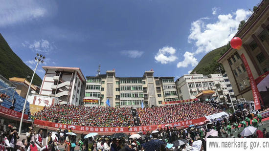 马尔康市举办第二届中小学生艺术节暨乡村学校少年宫活动_副本.jpg